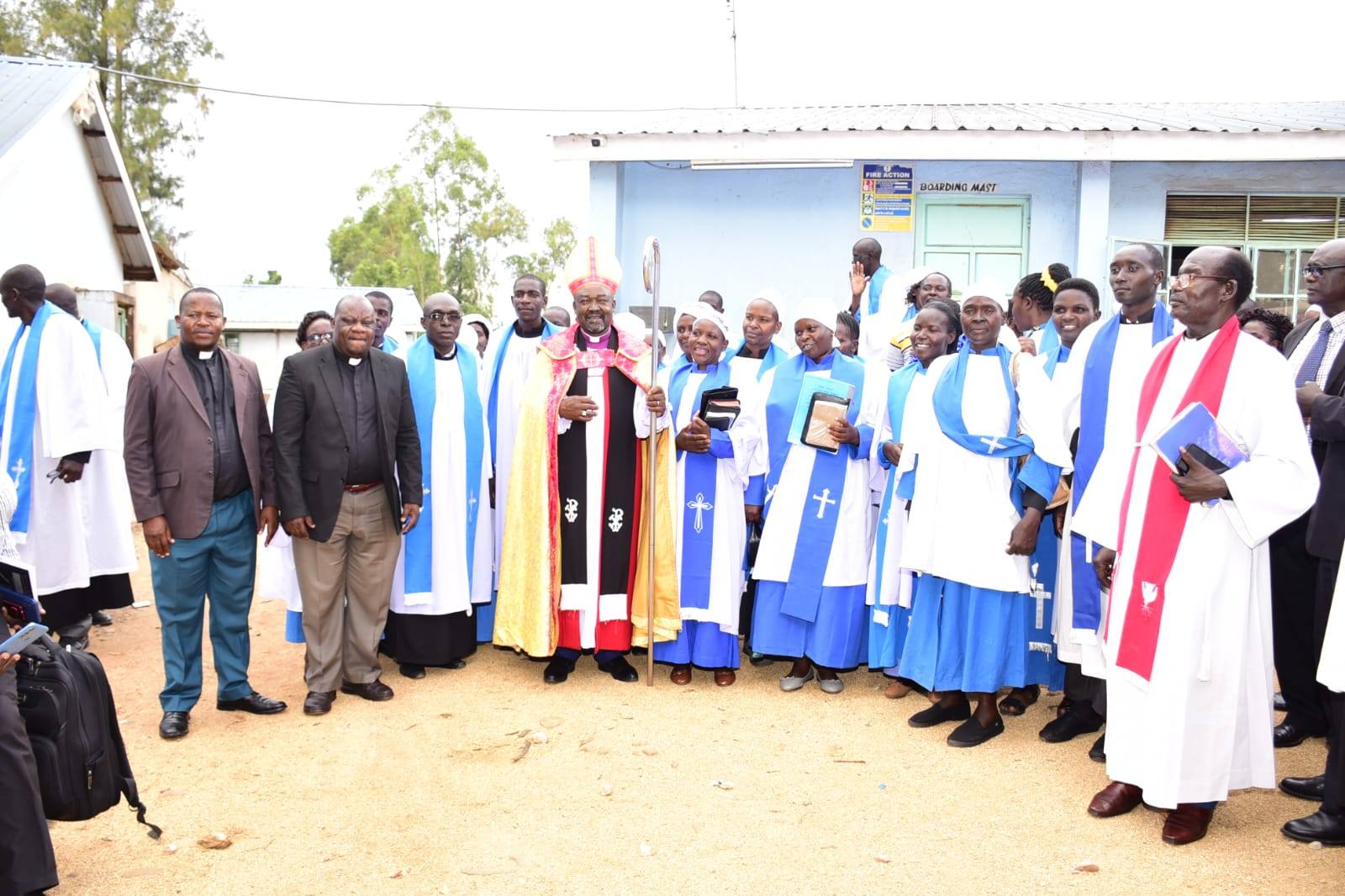Mission leaders and church communities serving together